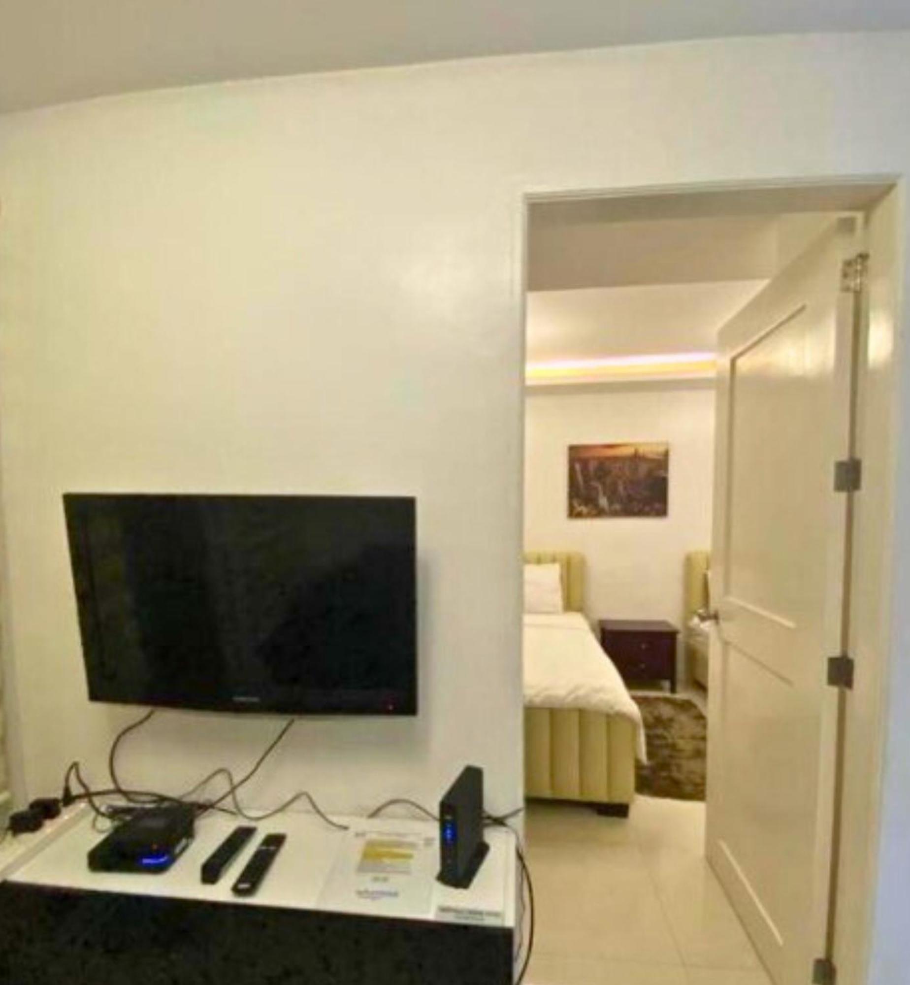 Near Us Embassy X Free Unlimited Pool, Massage & Sauna Access X Promo This Month! Explore Deluxe Studio W Balcony In Manila Perfectly Situated Near Naia Airport, Heart Of Manila Updated 2025 Price For Your Unforgettable Ultimate Staycation Experience Exterior photo